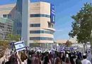 Miles de israelíes celebran Simjat Torá en los hospitales donde se recuperan los rehenes liberados