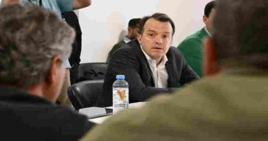 Diputados recibieron a trabajadores de Algodonera Avellaneda Diputados recibieron a trabajadores de Algodonera Avellaneda