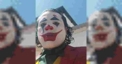 Un hombre quiso votar disfrazado de “El Joker” y como no lo dejaron se fue Un hombre quiso votar disfrazado de “El Joker” y como no lo dejaron se fue
