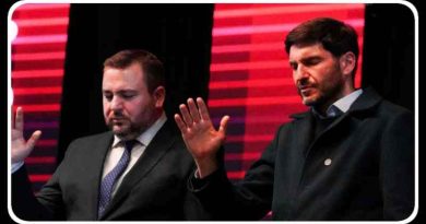 El costo de jugar con la fe: ¿Fue el pacto de Pullaro con los pastores evangélicos la razón por la cual los católicos de la provincia le dieron la espalda en las urnas?