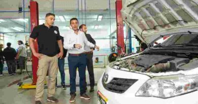 La provincia le entregó a una escuela técnica vehículos decomisados al delito para la formación de sus estudiantes