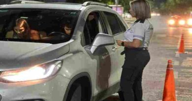 Manejar usando el celular: El municipio labró actas a más de 10 mil infractores en lo que va del año