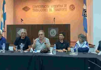 El sindicalismo activa contra la reforma laboral: Los gremios de transporte plantan bandera y la CGT agita con intendentes