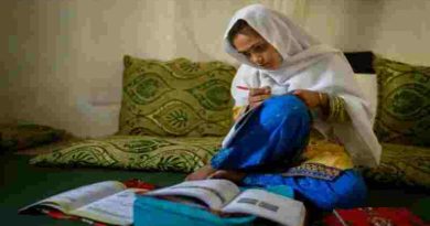 Afganistán: Una niña estudiando en su casa ganó el premio Unicef a la mejor foto del año