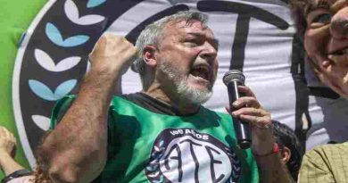 ATE le exige al Gobierno Nacional “que se vayan los 249 familiares, amigos y allegados” que Adorni “metió al Estado”