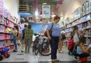 El consumo de los hogares volvió a caer en agosto y registró una baja interanual del 1,1%
