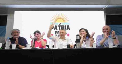 Larroque en el plenario de fin de año de La Patria es el Otro: “El peronismo está con Axel”