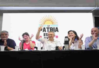 Larroque en el plenario de fin de año de La Patria es el Otro: “El peronismo está con Axel”