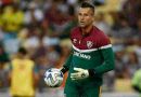 Fábio desafía al tiempo y seguirá en Fluminense