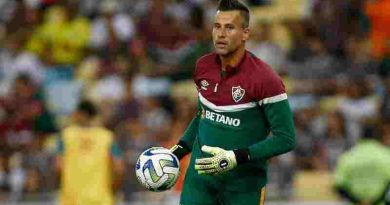 Fábio desafía al tiempo y seguirá en Fluminense