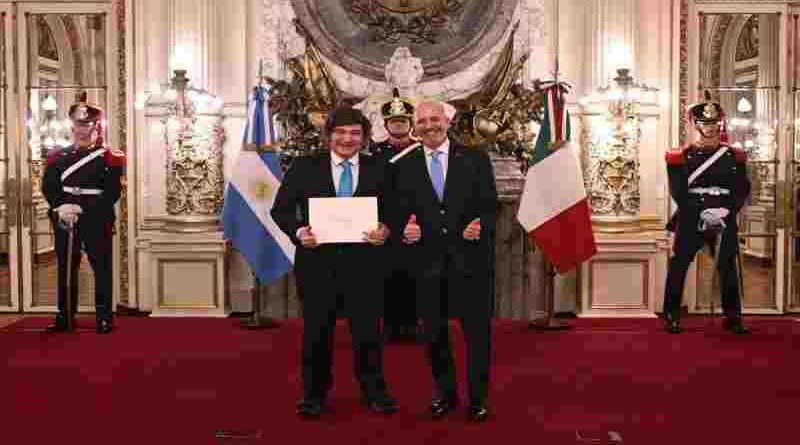 El nuevo embajador de Italia le entregó las cartas credenciales a Javier Milei