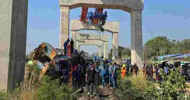 Tailandia: Una grúa cayó sobre un tren y dejó al menos 30 muertos y 67 heridos