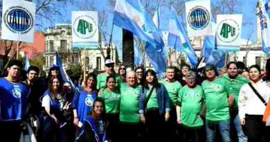 No Docentes salieron con los tapones de punta al verse afectados por el presupuesto 2026 aprobado en la UNR