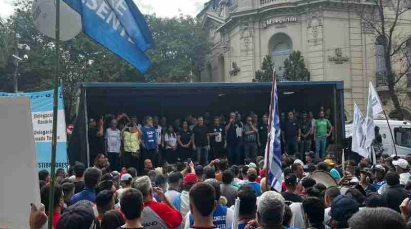 Impresionante movilización de la CGT Rosario contra la Reforma Laboral: “Hoy comienza un plan de lucha”, advirtió Miguel Vivas