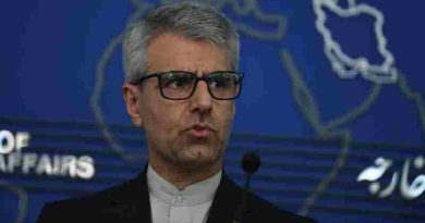 Mientras Trump dice que Khamenei está muerto, la Cancillería iraní afirma que está “sano y salvo”