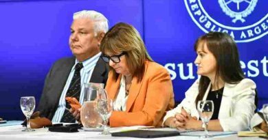 Bullrich busca cerrar acuerdos con legisladores dialoguistas para aprobar la reforma laboral en Senado