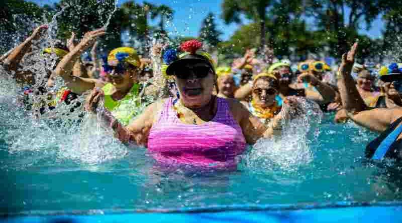 Unas 5.000 personas que asisten a centros Cuidar disfrutan el verano en las colonias municipales