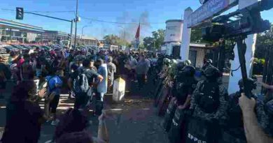 Conflicto policial: Corte de tránsito y “sirenazos” en Rosario para una protesta que no cesa