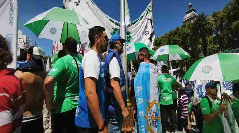 La Marina Mercante marchó en Rosario contra la Reforma Laboral: “El movimiento sindical está mas firme que nunca”, afirmó Marcelo Zabala