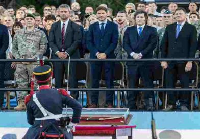 Milei justificó el traslado del sable corvo y apuntó contra los peronistas