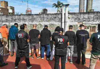 Desbarataron casa de apuestas ilegales en Santa Fe, hay ocho aprehendidos, secuestro de drogas, fichas de póker, pesos y dólares