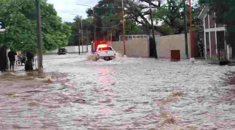 Impresionante temporal en Salta: inundaciones, calles anegadas y más de 200 evacuados
