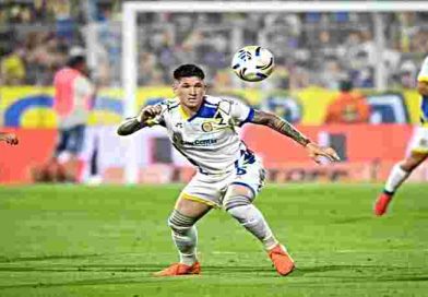 Central cambió a tiempo: Di María entró, frotó la lámpara y el canalla es puntero