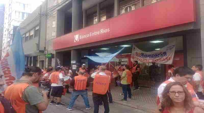 Conflicto bancario en Rosario: Dictan conciliación obligatoria tras el cierre de una sucursal del Banco Entre Ríos