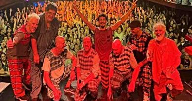 Bersuit Vergarabat vistió a Rosario en pijamas para festejar los 25 años de un ritual que no pierde vigencia