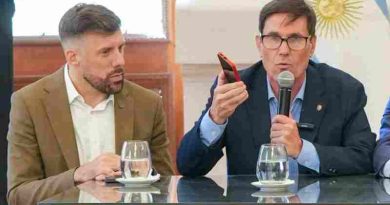 Santa Fe establece pautas para el uso de celulares en las escuelas y limita su utilización durante la jornada escolar