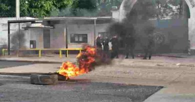 Tensión en la cárcel de Paraná: familiares de un recluso muerto se prendieron fuego