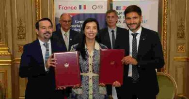 Pullaro firmó un acuerdo con Francia para financiar mejoras energéticas en hospitales, escuelas y aeropuertos de Santa Fe