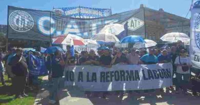 La CATT Rosario movilizó este lunes en la presentación judicial contra la Reforma Laboral