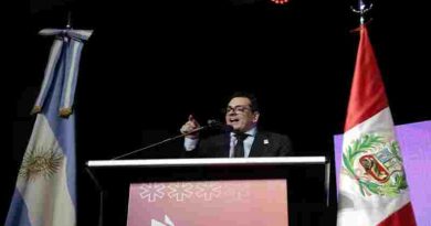 Abucheos y tensión marcaron el discurso de Leonardo Cifelli en la apertura de la Feria del Libro