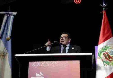 Abucheos y tensión marcaron el discurso de Leonardo Cifelli en la apertura de la Feria del Libro