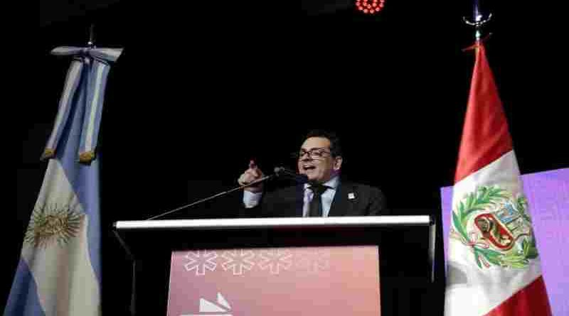Abucheos y tensión marcaron el discurso de Leonardo Cifelli en la apertura de la Feria del Libro