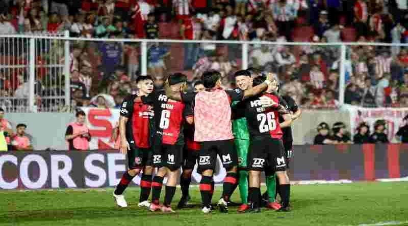 Primero hay que saber sufrir: Triunfazo de Newells en Santa Fe, gracias a un enorme Reinatti