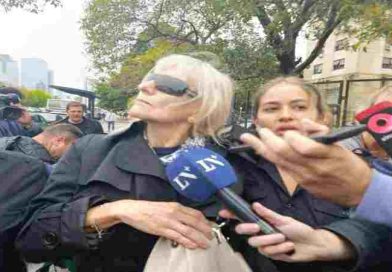 Las dos jubiladas que le prestaron dólares a Adorni aseguraron no conocerlo