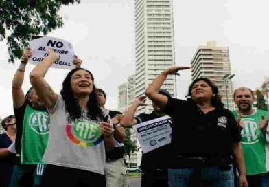 ATE realizó una multitudinaria caravana en defensa del PAMI Rosario