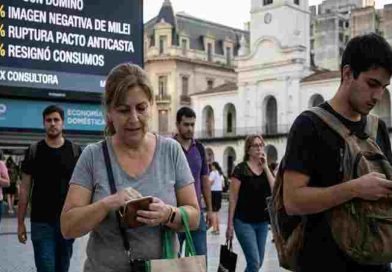 El costo del ajuste y la corrupción: la imagen de Milei se hunde y el rechazo consolida su tendencia al alza