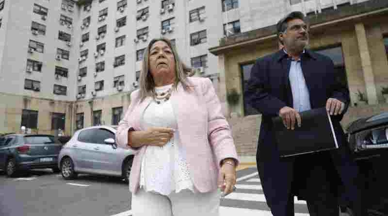 La escribana de Adorni no dio declaraciones a la prensa: “Ya contesté las preguntas”