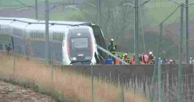 Francia: Trágico choque de un tren con un camión dejó como saldo al maquinista muerto y  27 heridos