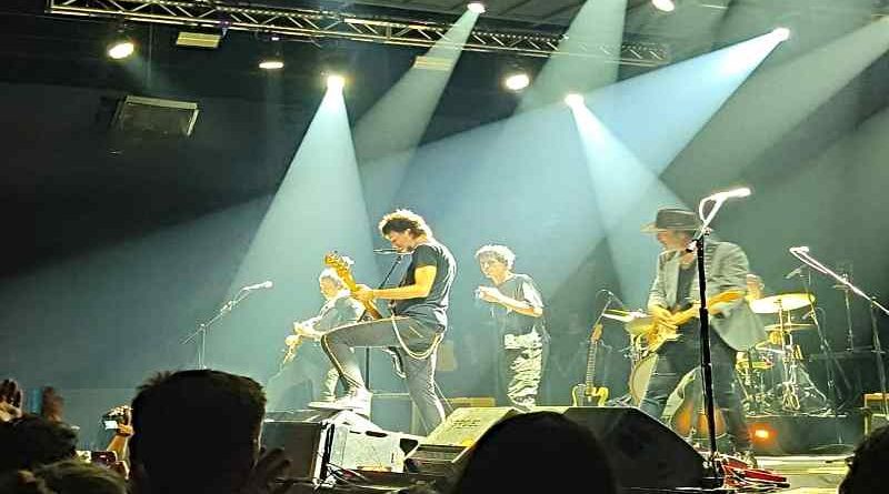 Guasones en Rosario: El sentimiento a flor de piel para una noche de oficio y rock al desnudo