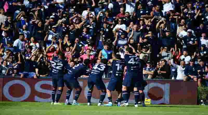 Independiente Rivadavia goleó 5-1 a Gimnasia de Mendoza y se aseguró la primera posición de la Zona B