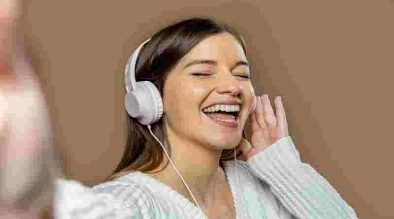 Profesionales del micrófono: En el Día Mundial de la Voz, los 5 consejos para poder cuidarla