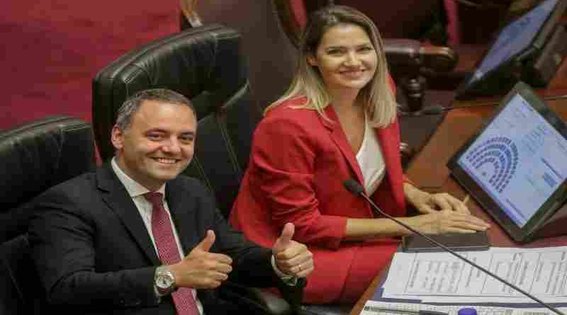 Carolina Losada intentó defender a Manuel Adorni y el periodista Daniel Rinaldi la dejó sin palabras