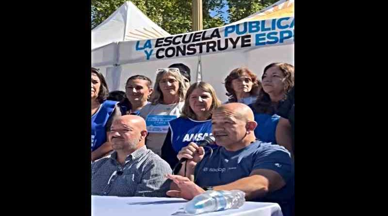 “Hola Maxi, te mandan saludos los fascistas”: El duro mensaje de Martín Lucero a Pullaro desde la Carpa Blanca