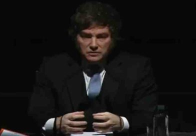 El lapidario informe de Financial Times sobre Milei: “Golpeado por escándalos y desaceleración económica”