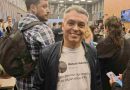 “A deslomarse que esas cuotas no se pagan solas”: la sarcástica frase en la remera de Paulón dedicada a Adorni