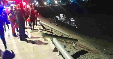 Pescadores rescataron a una mujer y a su hija tras caerse una camioneta al río